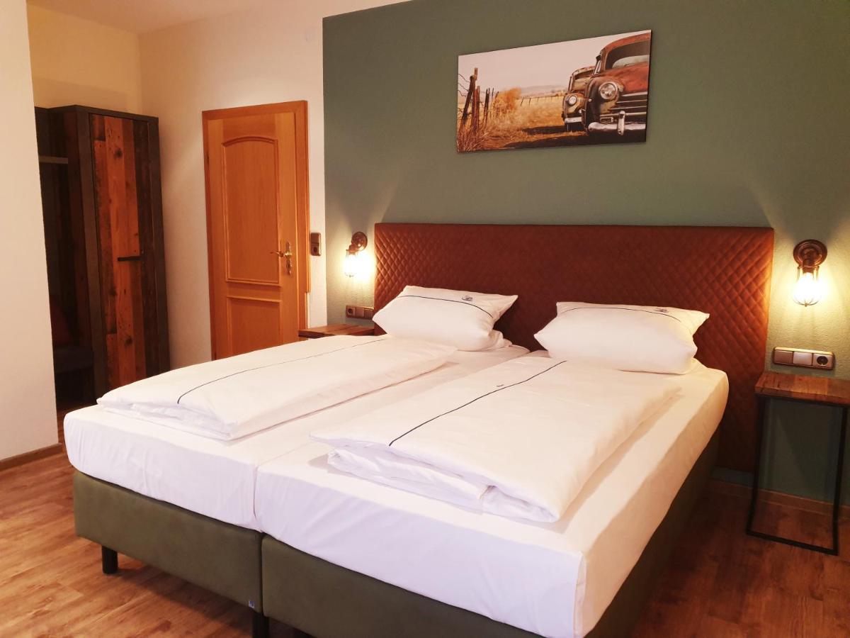 Hotel Gasthof Zum Schwan Steinsfeld Exterior photo